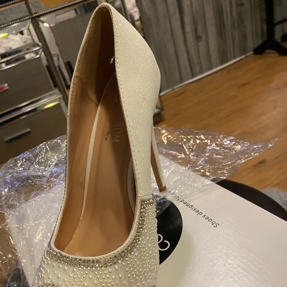 Bridal shoe peep toe